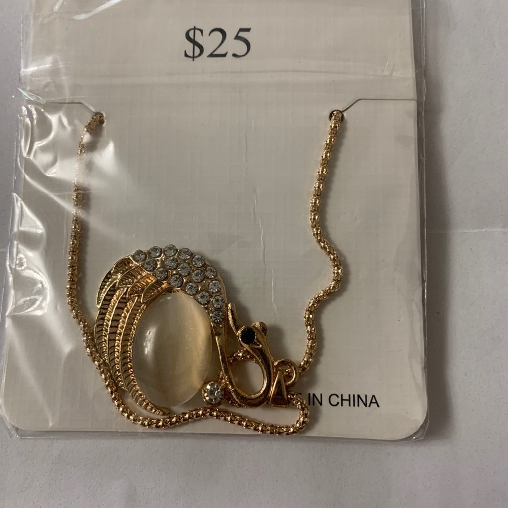 Bijoux by Meera Goldtone SWAN Pendant Necklace Lg